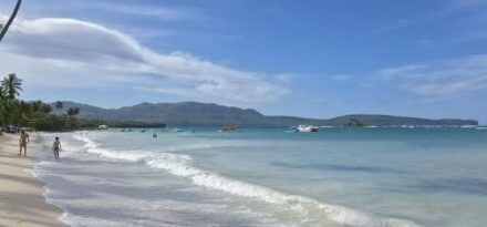 Dominikanische Republik Strand ohne Seegras Algen Sargassum